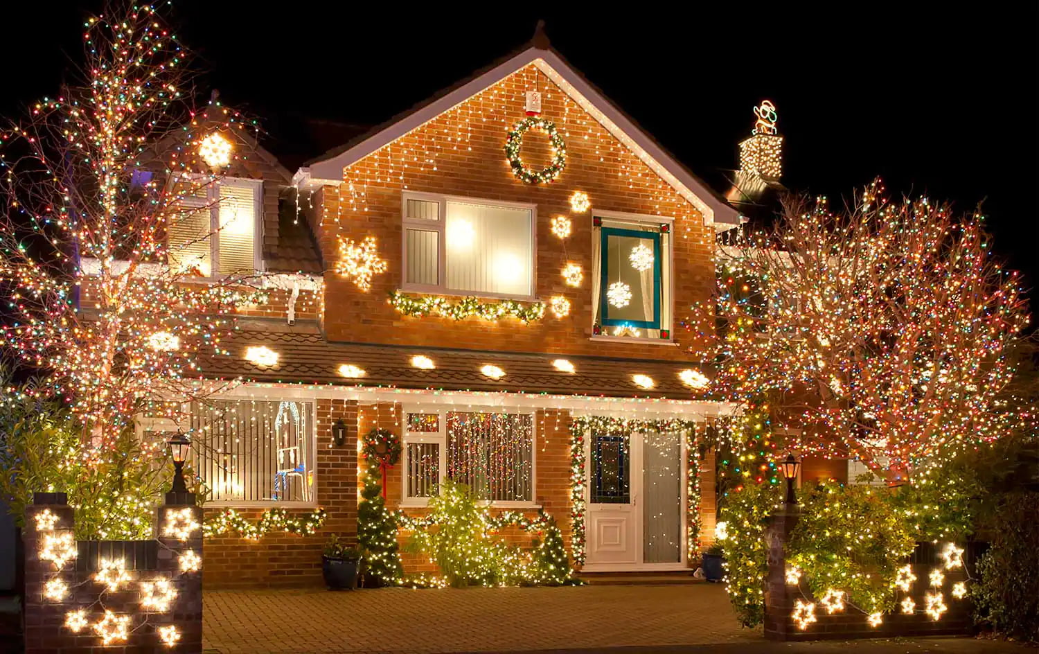 Brilliant Christmas Lights: The Premier Choice for Christmas Light Hanging Services in Denver, CO